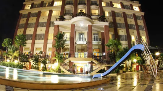 薩拉提加瓦希德大飯店