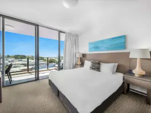 Oaks Redcliffe Mon Komo Suites