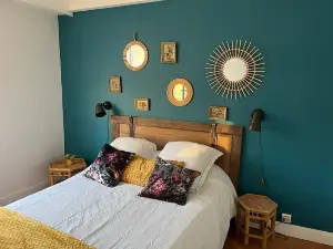 Large apartment, close to the metro, 15 minutes from Pte de Versailles, quiet, sunny location