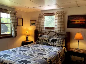 Gorgeous Cabin Rental by Big Moose Lake - Amazing Glamping Spot in Eagle Bay, New York