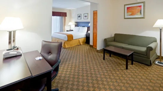 Holiday Inn Express & Suites Carneys Point - Pennsville