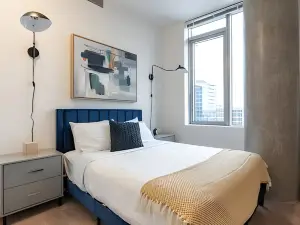 2BR Penthouse | Gym, Pool | Bellevue | Sophari A