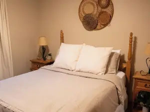 Cozy 2-Bedroom Cottage with Loft, AC, and WiFi on Peaceful 295-Acre Property