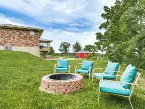 18 Mi to Table Rock Lake: Pet-Friendly Ozark Home!