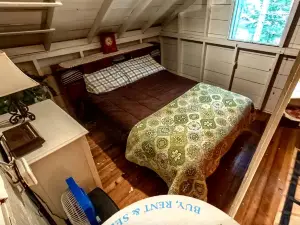 Cozy Spacious Cottage on Private Island for an Unforgettable Family Adventure on Brantingham Lake, N