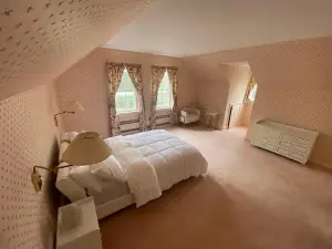 Lovely 4-bedroom estate in brilliant Owings Mills 23 miles from John Hopkins