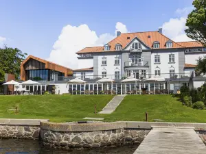 Sixtus Sinatur Hotel & Konference