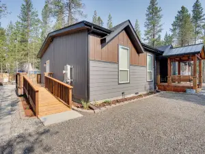 The Hub la Pine Vacation Rental - Dog Friendly!