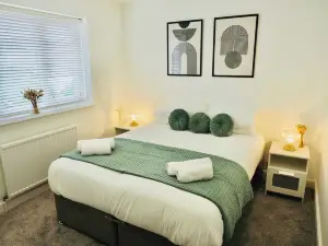 Convenient 2 Bedroom Home with Parking in Taunton