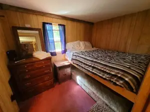 Lucky Bear Lodge. Secluded Cabin in the Woods, Beach Access. Pet Friendly