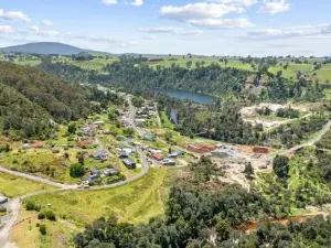 The Derby Lodge 'The Ultimate Blue Derby Base with Elevated Views'