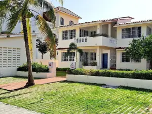 CortLang Vacation Rentals, Costambar