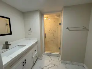 Charming 2bedroom house with WiFi, AC in Brampton