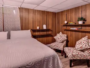 Spacious & Cozy ~ Mins to Downtown