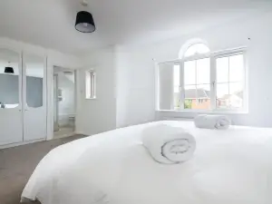 5 BD - Large House Oadby