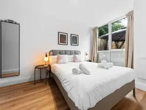 Modern 1 Bed Apartment with Garden in Gravesend