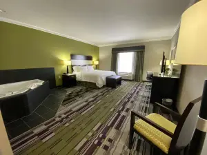 希爾頓歡朋旅館，位於利斯維爾，靠近波爾克堡
