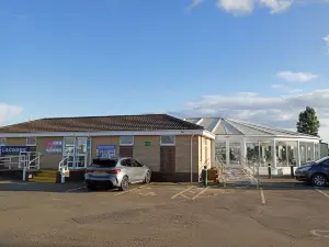 Heacham Beach Caravan - Sleeps 6 - Pets Ok