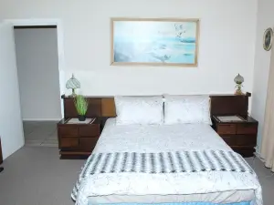 4 Bedroom Greek House in Observatory