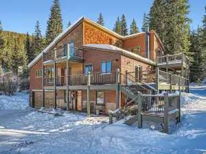 Casa de Plata 5 Bedroom Home by RedAwning