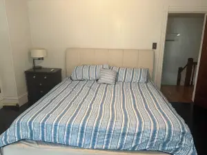 Charming 4-bedroom house with WiFi, AC in Keyser