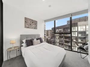 Phillip 2-Bed: Chic Interiors, Amazing Amenities