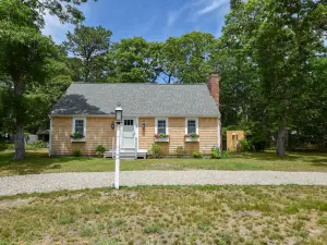 Game Space and Close to Beach - Charming Coastal Haven