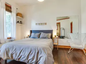 Cozy Indianapolis Vacation Rental w/ Micro Farm!