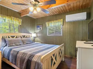 The Lake Escape - A Cozy Lakeside Cabin - Sleeps 8 - Grill, Kayak, Firepit