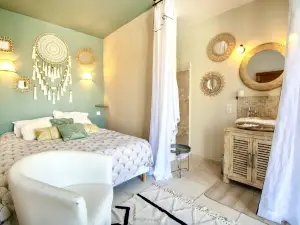 Villa in Nalliers with Private Pool and Garden