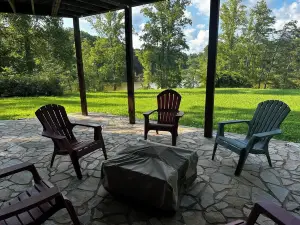 Beacon Hill on the Lake Private 12-Acre Waterfront Retreat