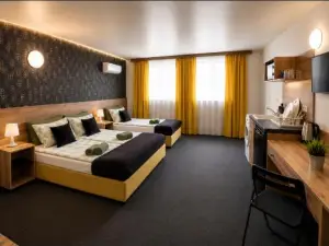 Guest Rooms "CENTRAL" Family Rooms & Apartments
