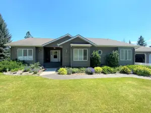 Captivating Flathead Lake Views 6 bd 3.5 bath