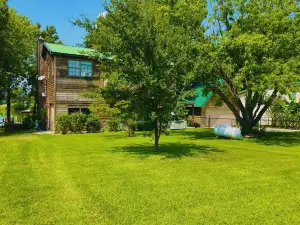 Waterfront, Boat Dock, Great Fishing - Long Term Renters Welcome - Sleeps 9