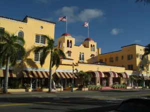 Colony Hotel & Cabaña Club