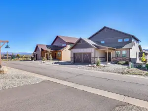 Furnished Deck & Hot Tub: Chic Granby Home!