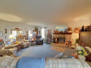 Peaceful Hazel Cottage w/ Deck & Yard!