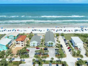 New Smyrna Waves Mod Collection by Sonesta