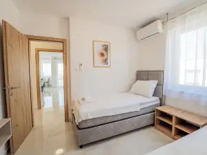 Meridian Pool Residences
