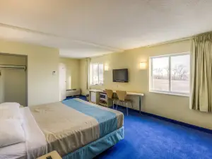 Super 8 by Wyndham Estevan