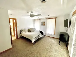 Rural 4 bedroom stay!