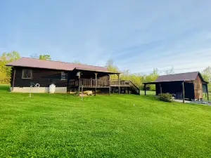 Cozy Cabin 20Min to Rrg. Fire Pit. Hot Tub.