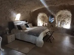 Les Iris unusual gîte, entirely troglodytic!