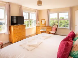 Stunning 6 Bedroom Cottage near Cornish Coast