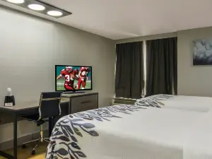 Red Roof Inn & Conference Center Chicago – Aurora/ Fox Valley