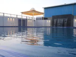 Golden Park Hotel & Resort