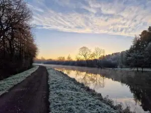 Gites-josselin,com - Et à côté coule une rivière