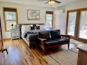 No cleaning fees!  Between Branson and Springfield, Sleeps 16! Pet friendly!