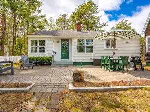 Bayview Beach Cottage For 4!