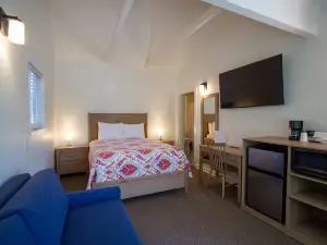 Harbor Inn